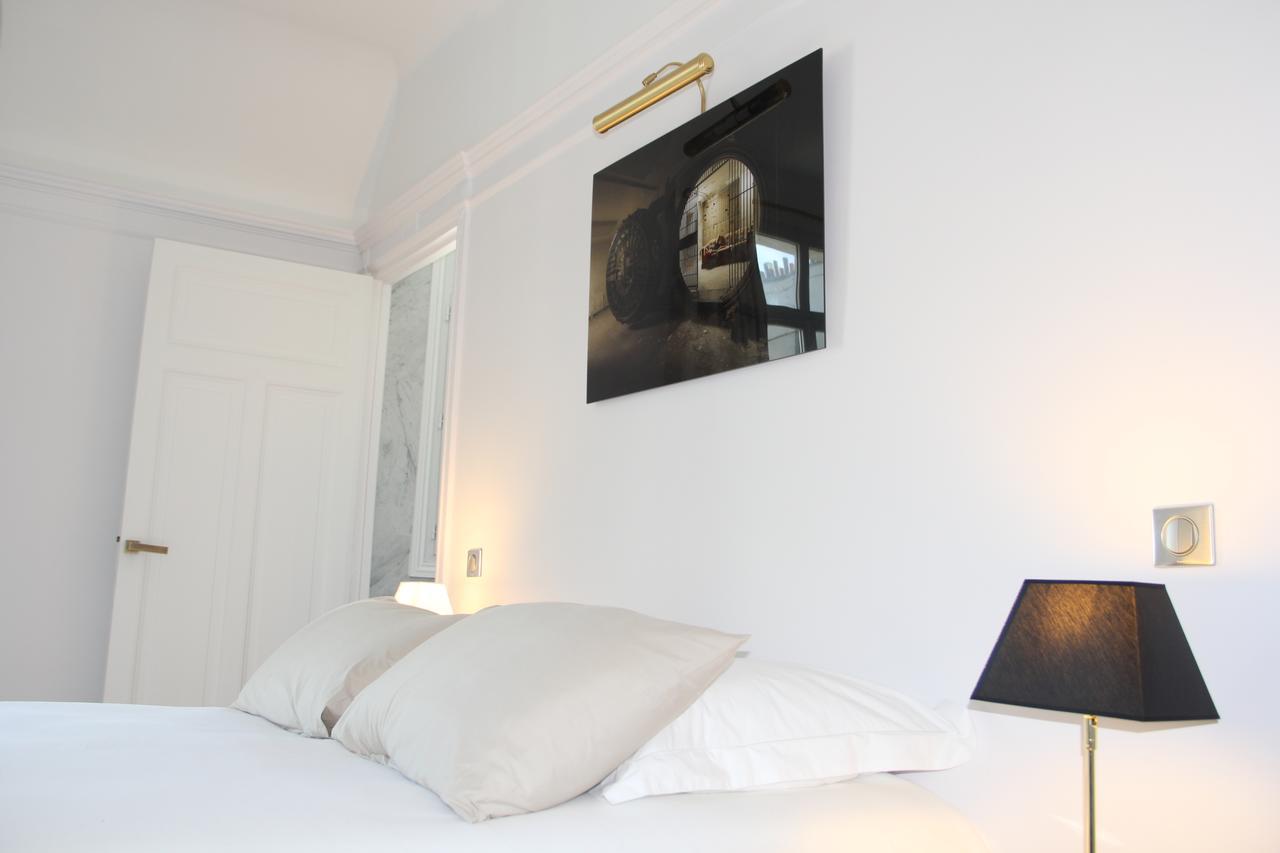 Appartement Champs Elysees ปารีส ภายนอก รูปภาพ